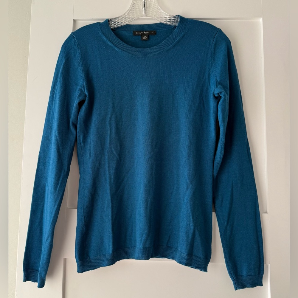Vintage Banana Republic merino extra fine wool crew neck blue sweater in size XS